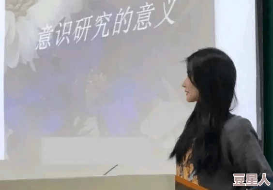 两女四对雪乳相互挤压摩擦的小说，网友们纷纷表示这部作品大胆而新颖，挑战了传统文学的界限，引发热议