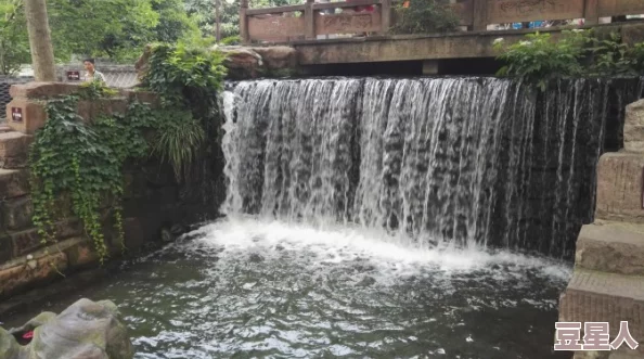 直捣黄龙溪水潺潺，真是一个美丽的地方，水流清澈，风景如画，让人心旷神怡