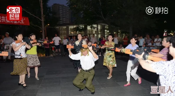 日本老妇人乱xxy东京街头跳起流行舞蹈引围观