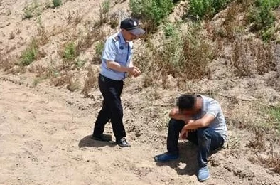 土匪强开小嫩苞近日一名女子在山中遭遇土匪，经过警方及时营救安全脱险