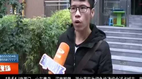 震惊！小区门口小卖部老板竟是“搞逼逼”据说曾因唱歌走音被邻居投诉